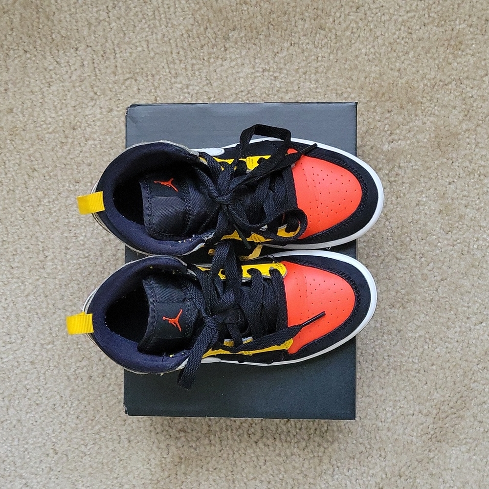 Air Jordan 1 Mid Amarillo Team Orange